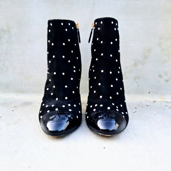 Chanel Black Suede Pearl Dot Ankle Booties EU 38 US 8 Patent Cap Toe - Picture 2 of 11
